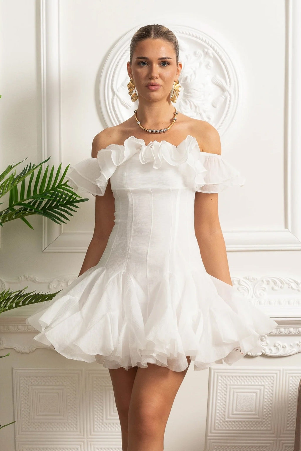 Dámské mini šaty s volány