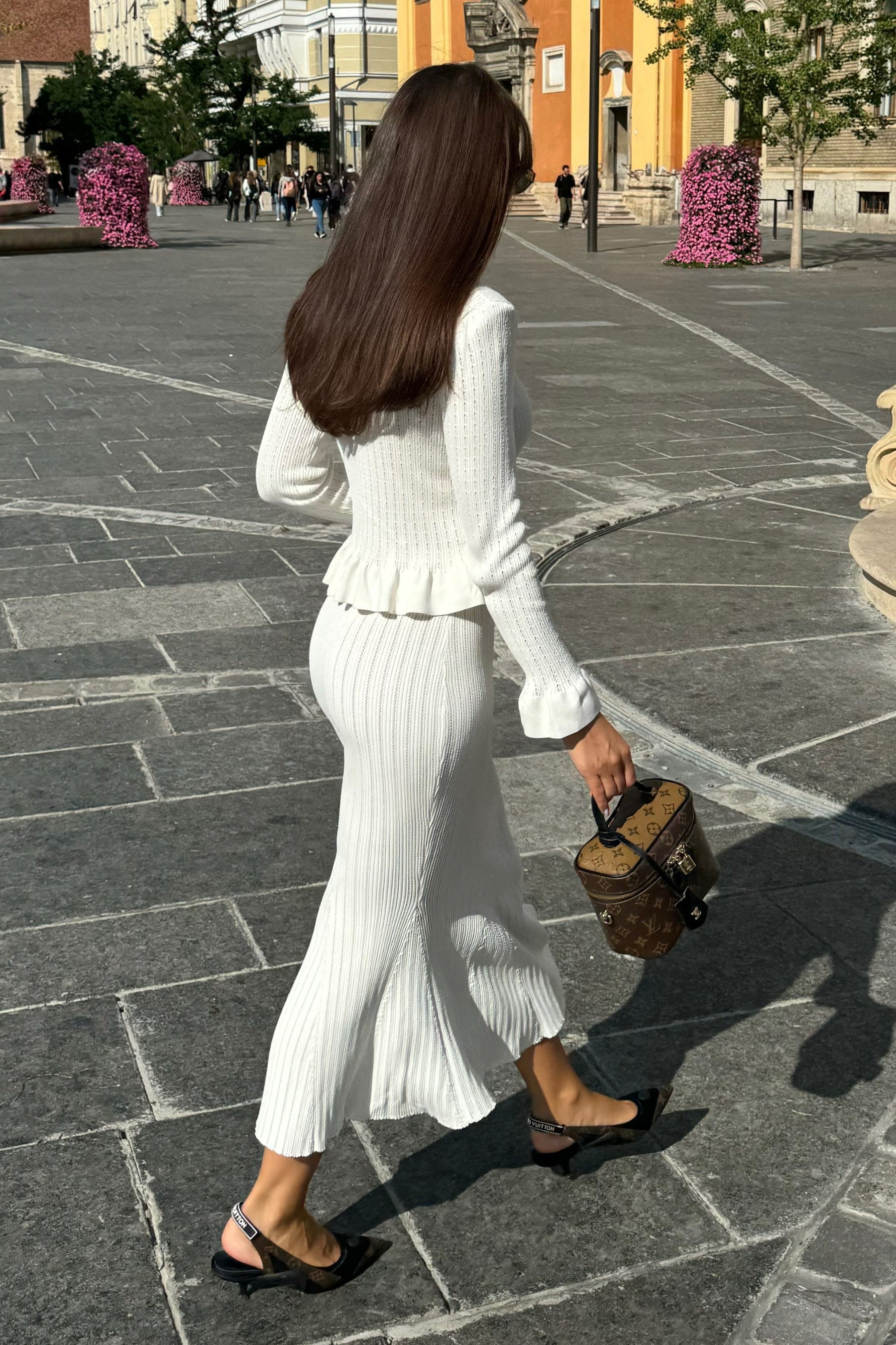 Dámská bílá bunda a sukně