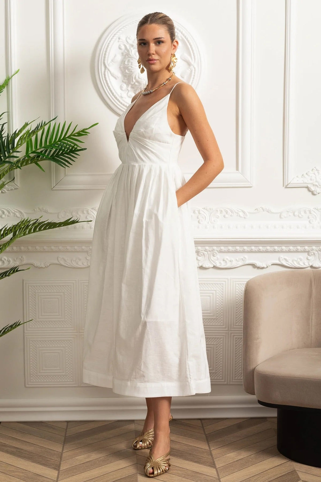 Dámské midi šaty s odhalenými rameny