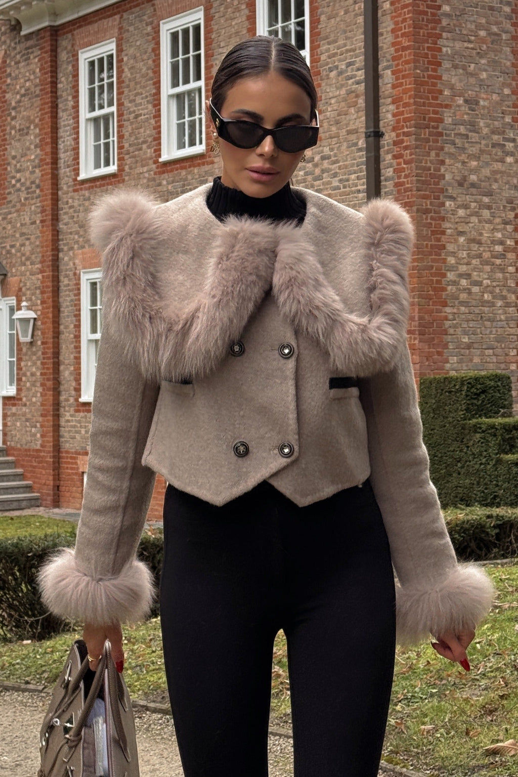 Dámská krátká bunda s límcem