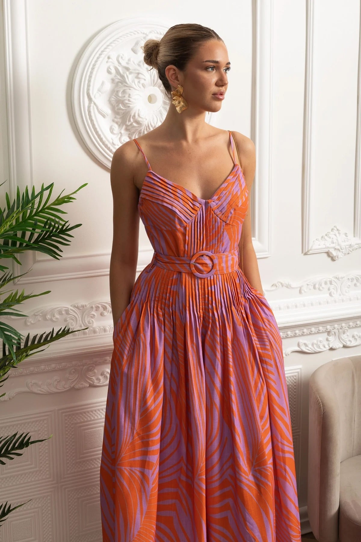 Dámské červené plisované šaty