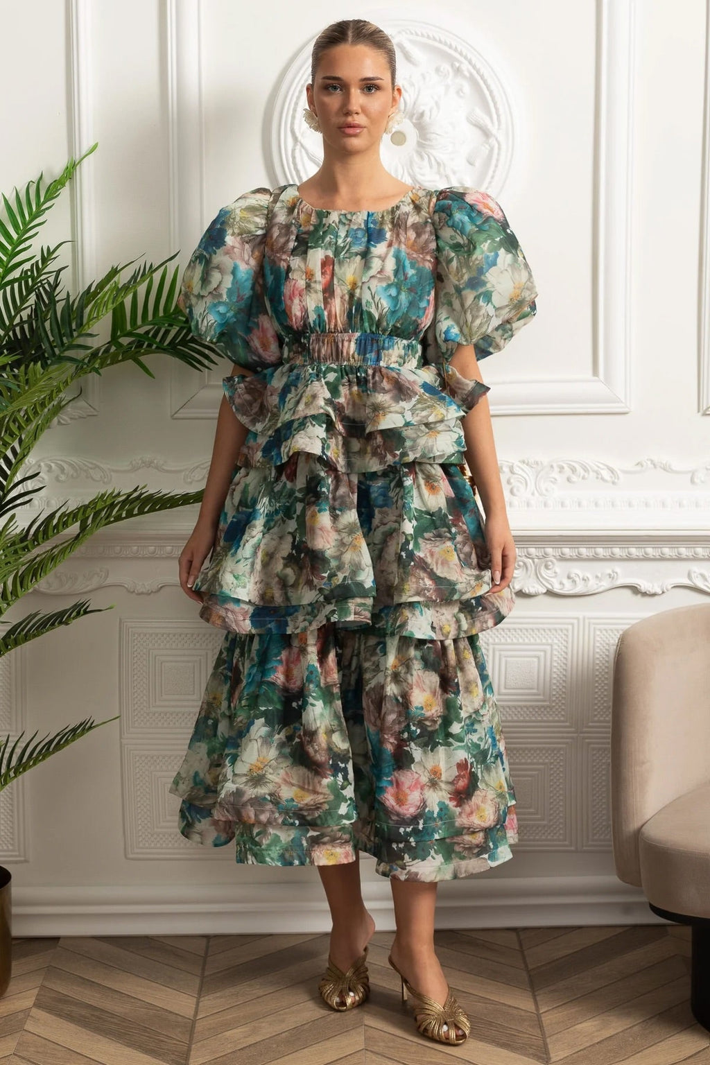 Dámské midi šaty s volánky