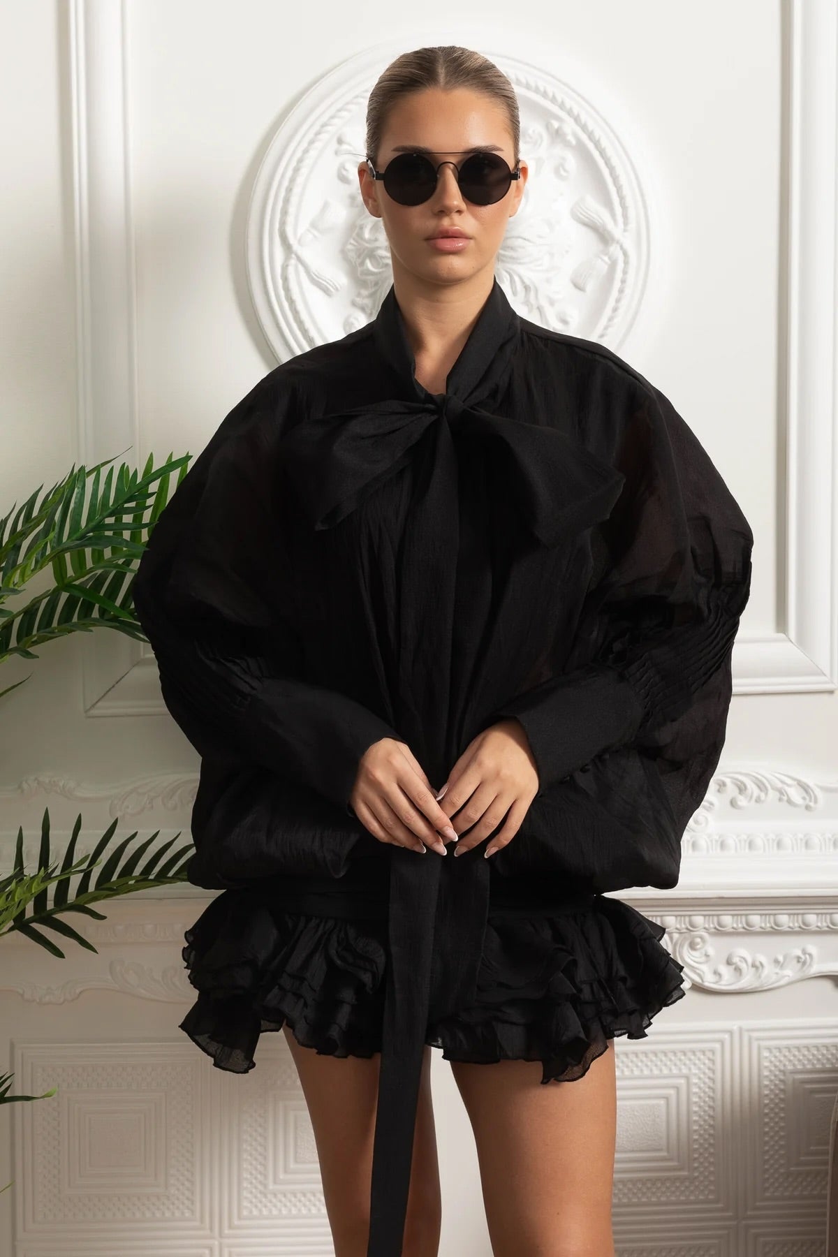 Dámské černé mini šaty s mašlí