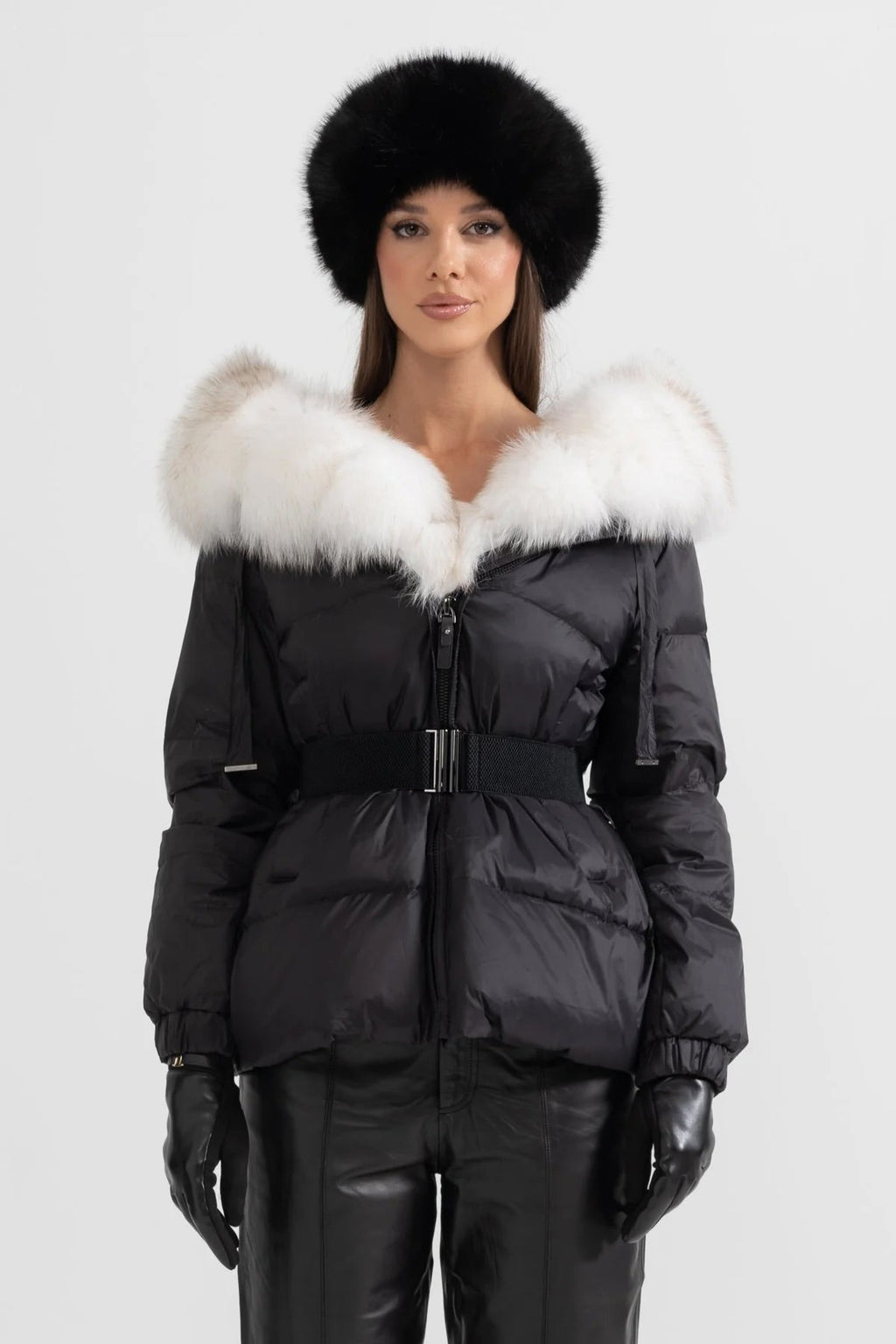 Dámská černá puffer bunda s páskem