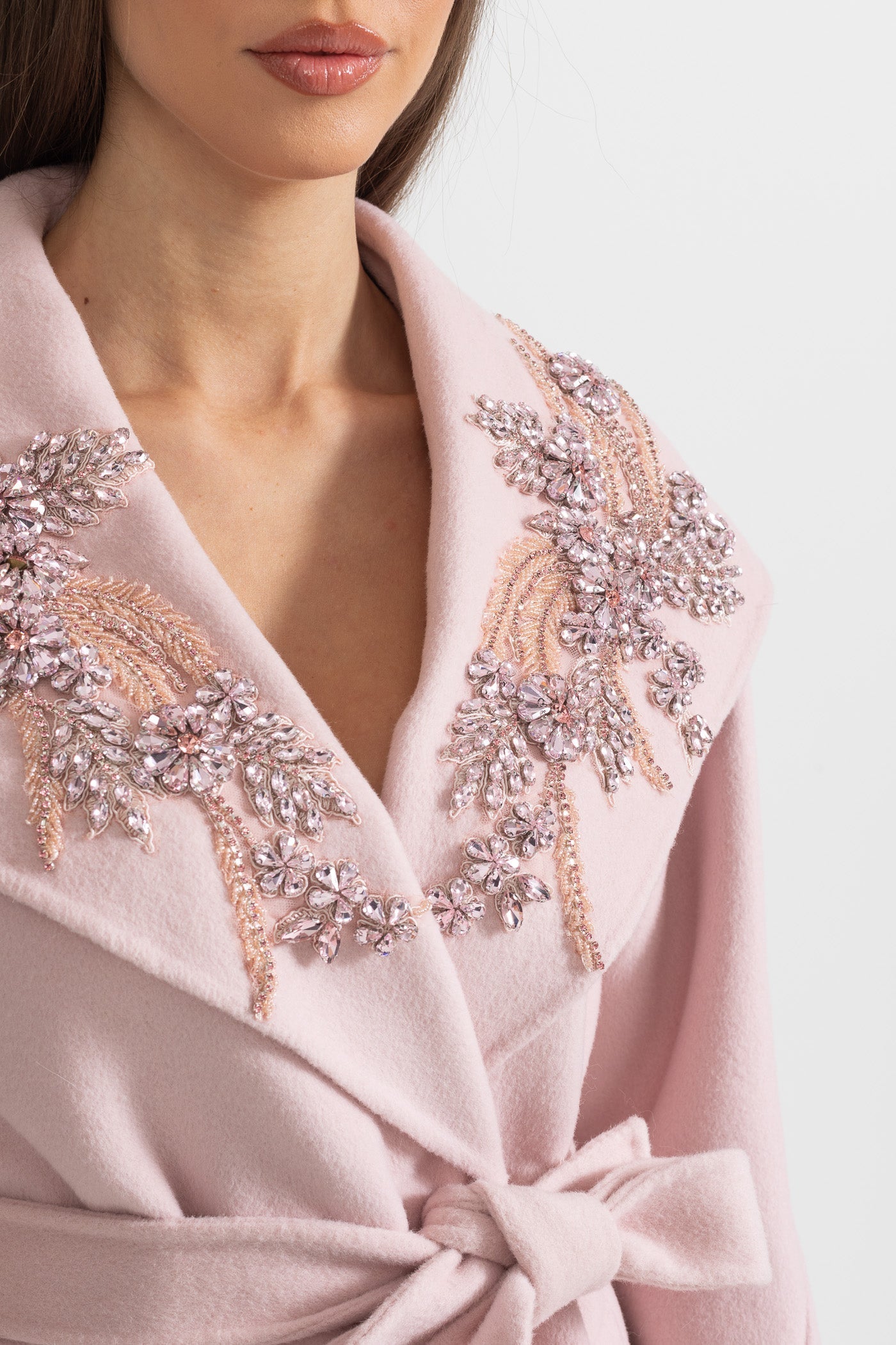 Dámský růžový kabát s květinami