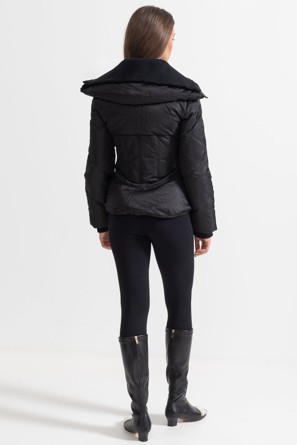 Dámská černá bunda s límcem