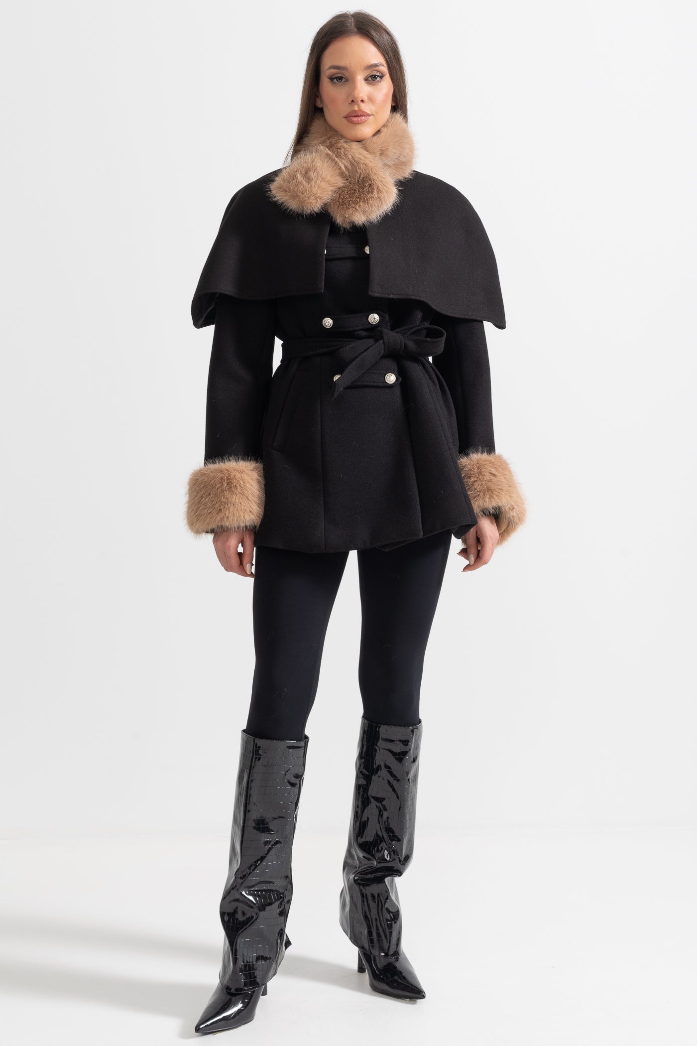 Dámský kabát s pláštěm