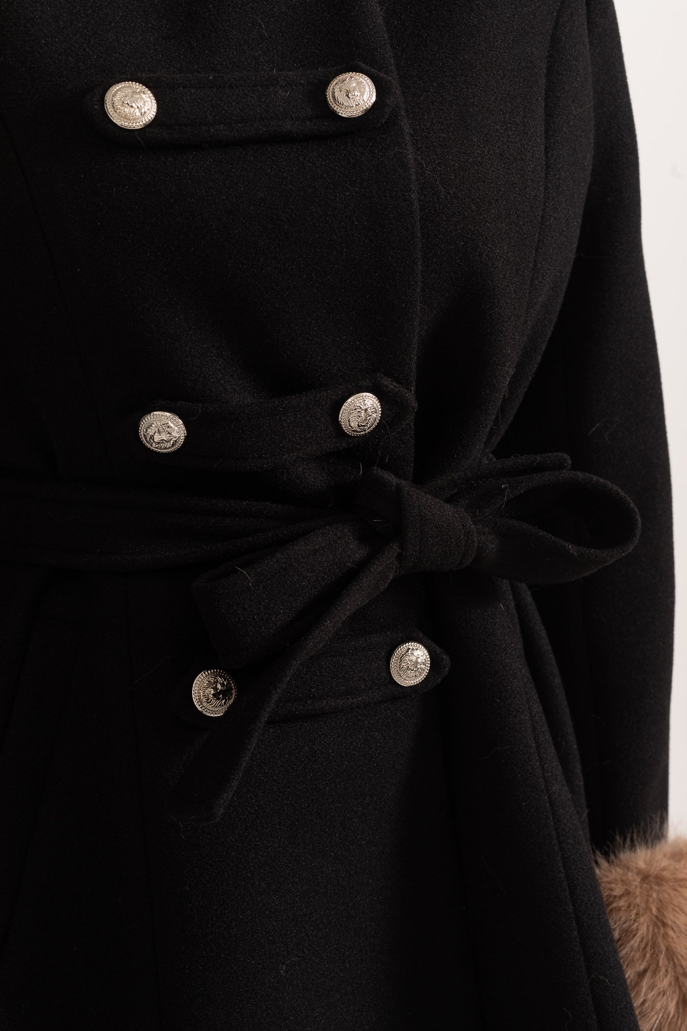 Dámský kabát s pláštěm