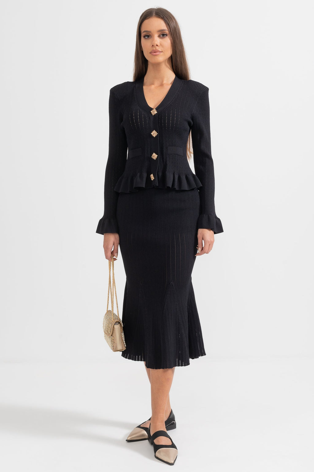 Dámský růžový kabát s černou sukní