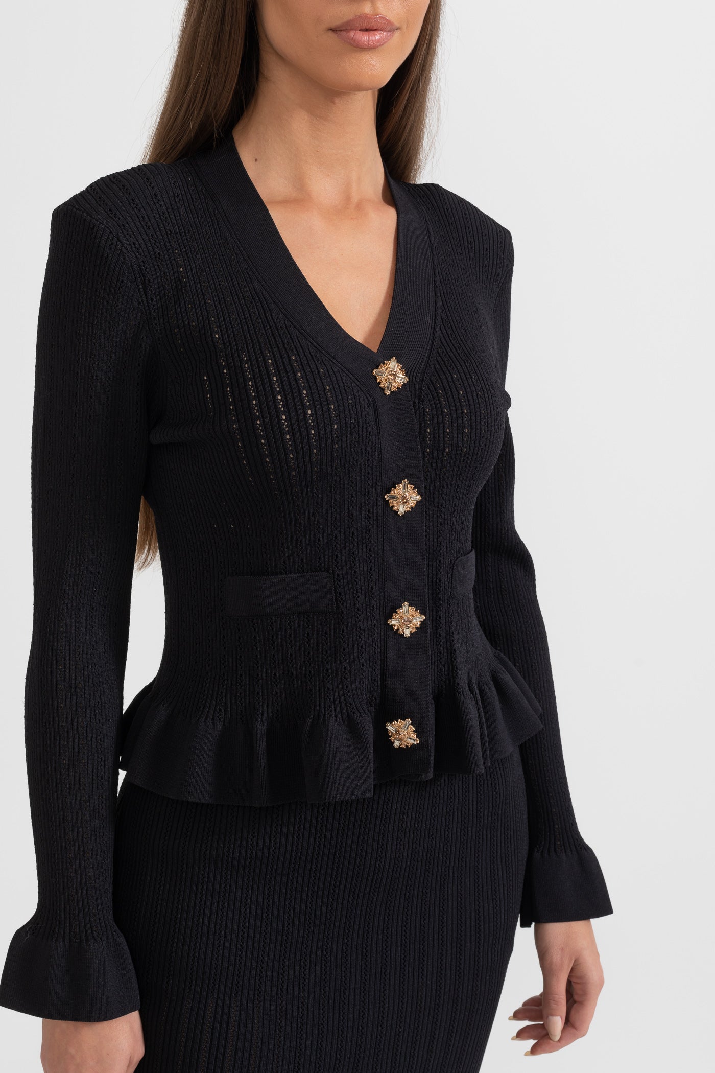 Dámský růžový kabát s černou sukní