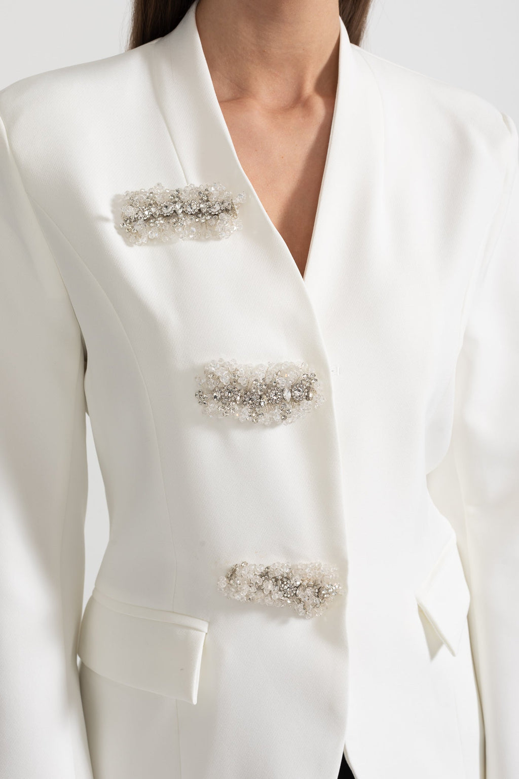 Dámské bílé sako s květinami