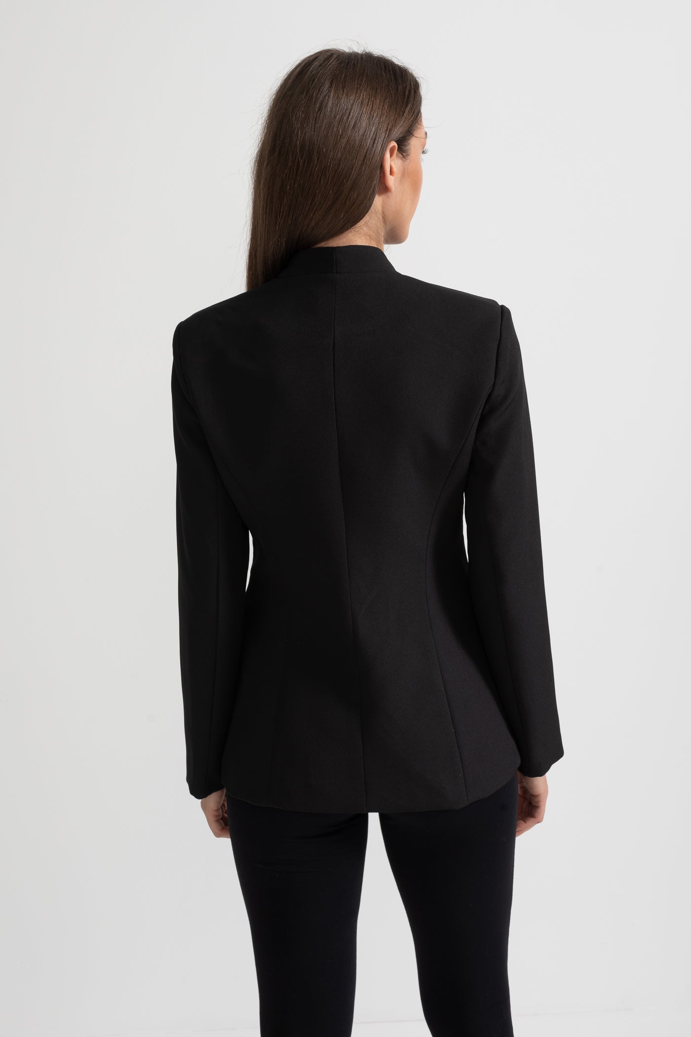 Dámský blazer s květinovými sponami