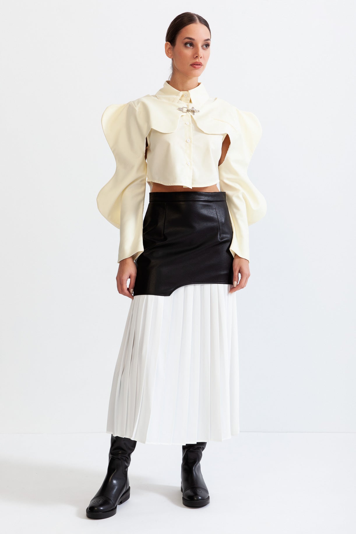 Dámská bílá košile s motýlem