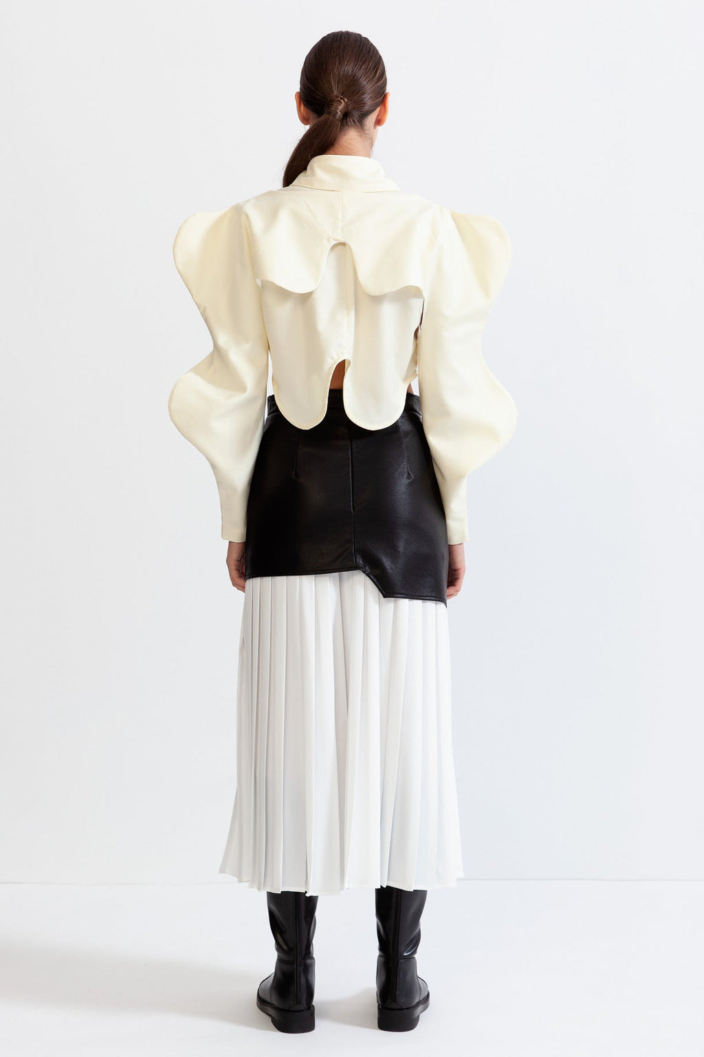 Dámská bílá košile s motýlem