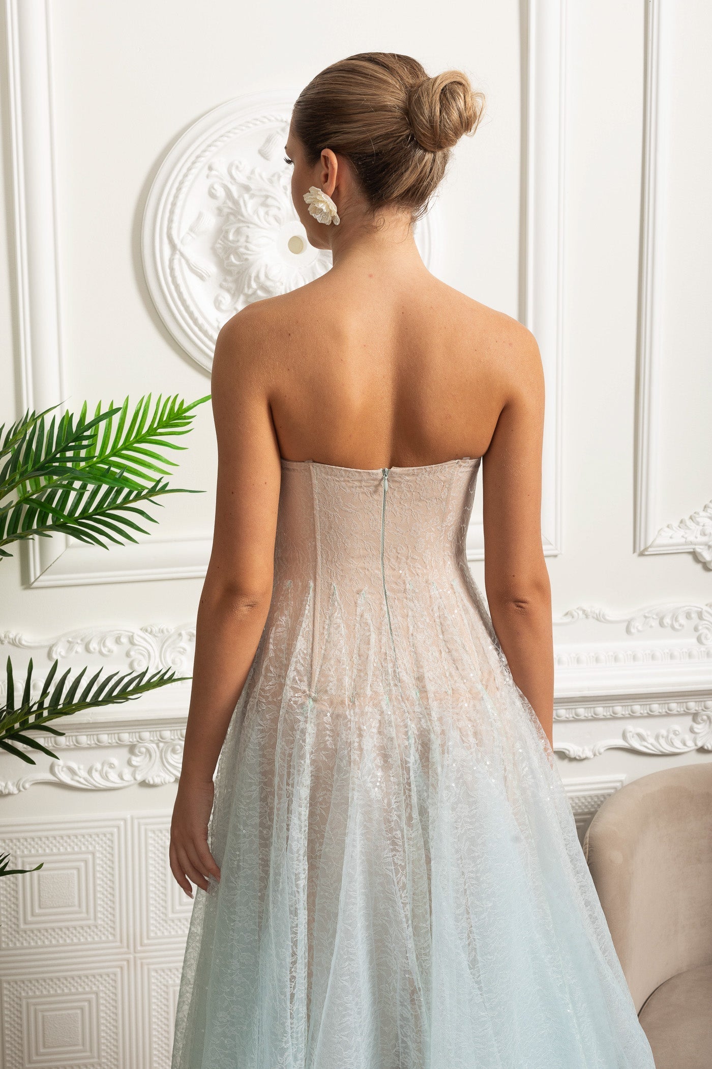 Dámské midi šaty s třpytivým překryvem