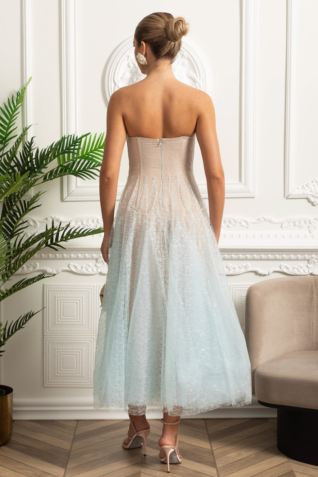 Dámské midi šaty s třpytivým překryvem