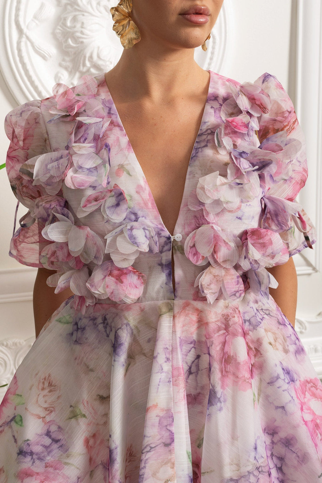 Dámské růžové šaty s balónovými rukávy