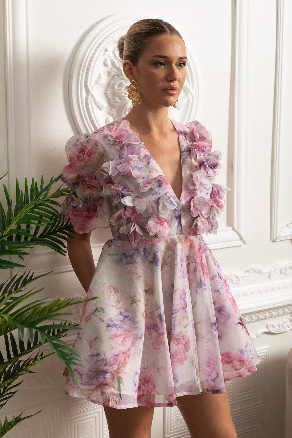 Dámské růžové šaty s balónovými rukávy