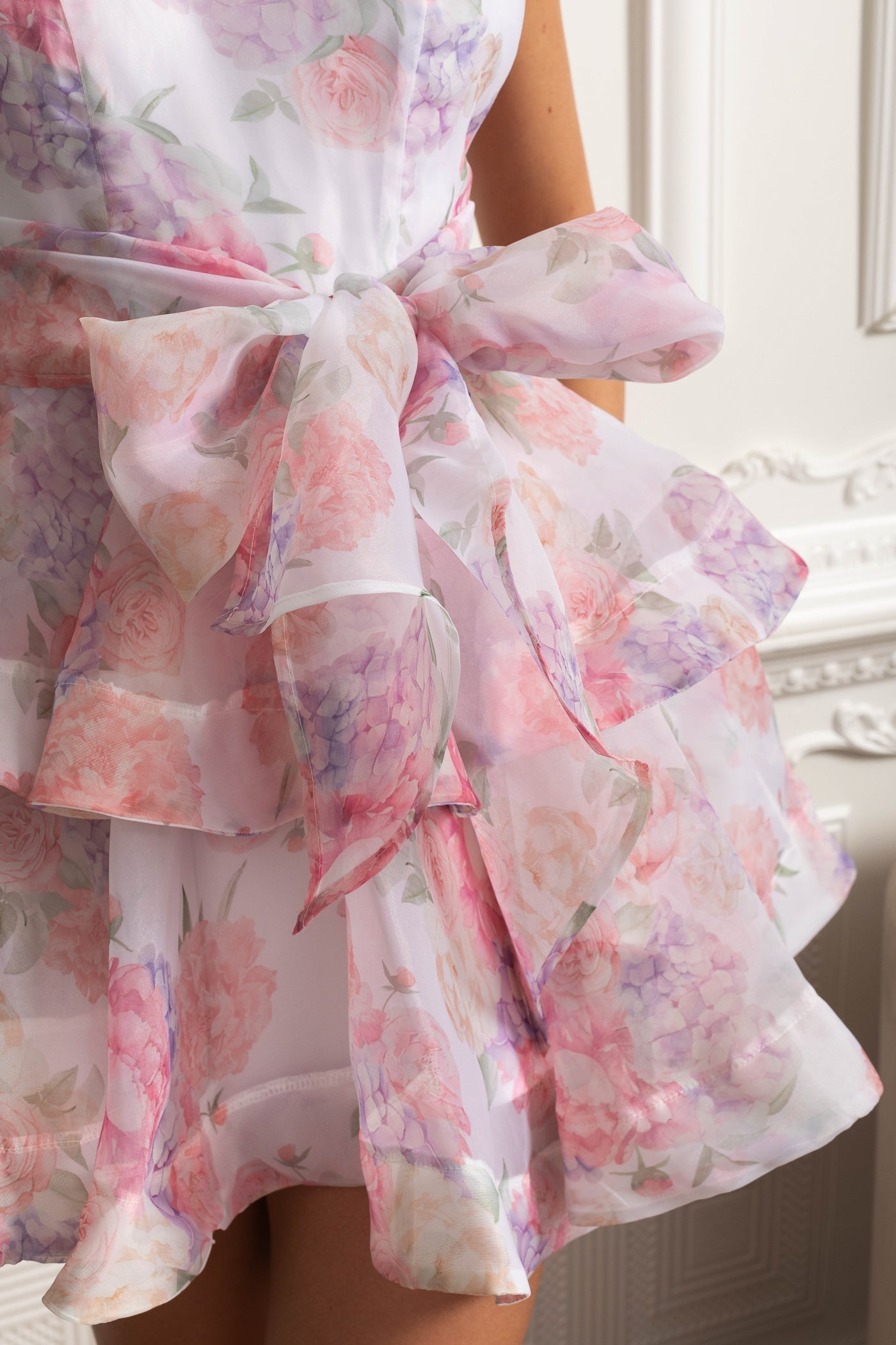 Dámské květinové šaty s volány