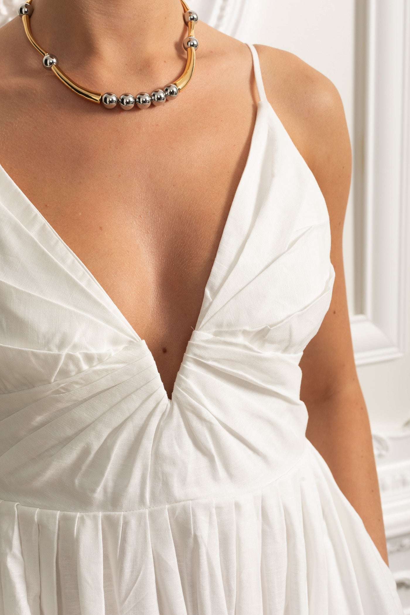 Dámské midi šaty s odhalenými rameny