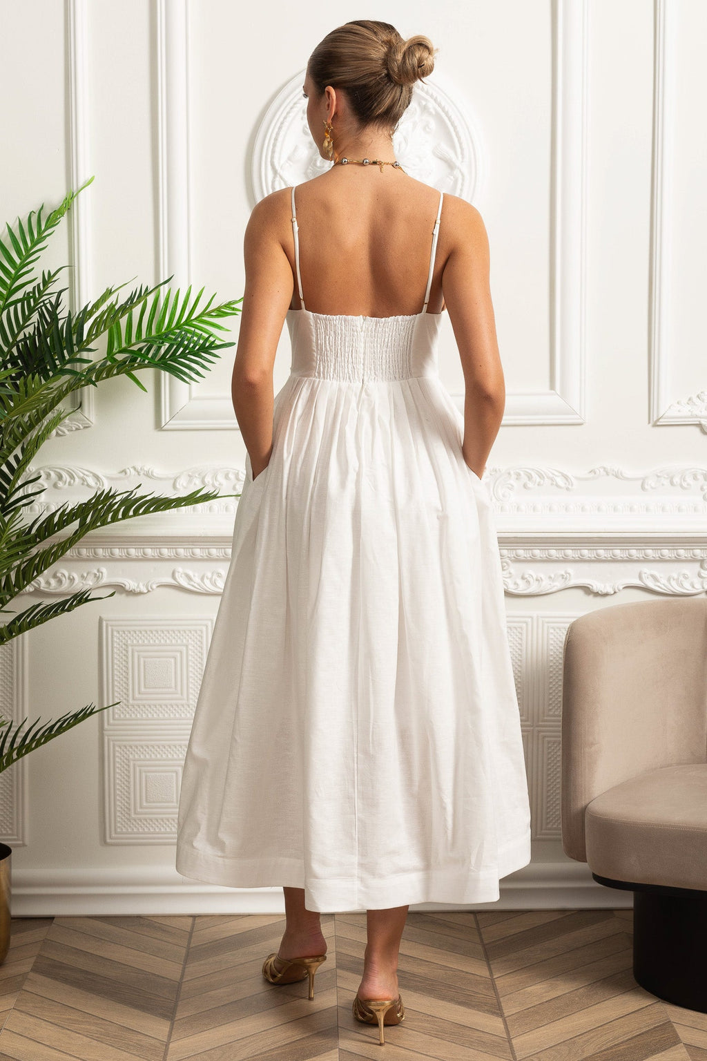 Dámské midi šaty s odhalenými rameny