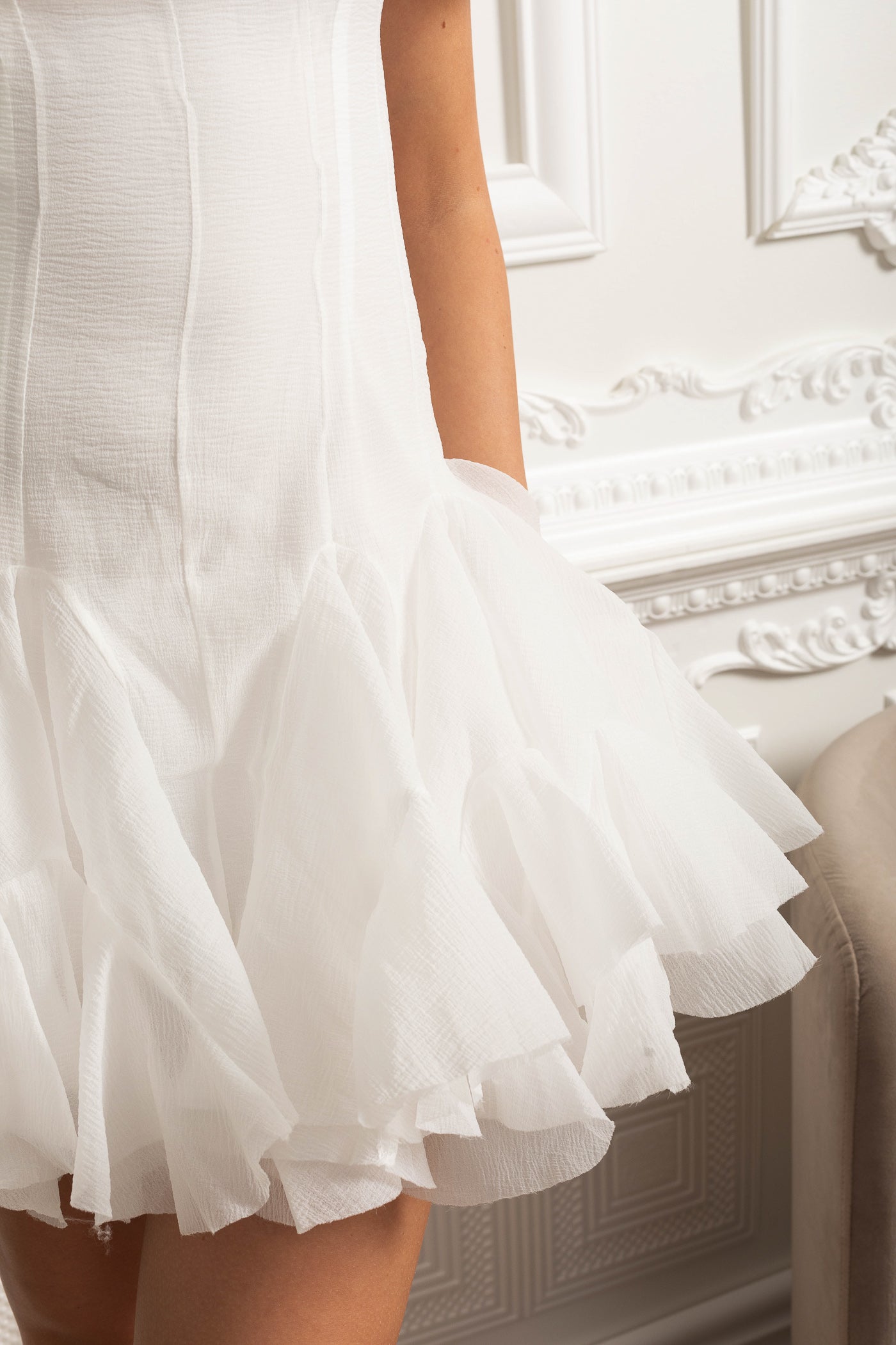 Dámské mini šaty s volány