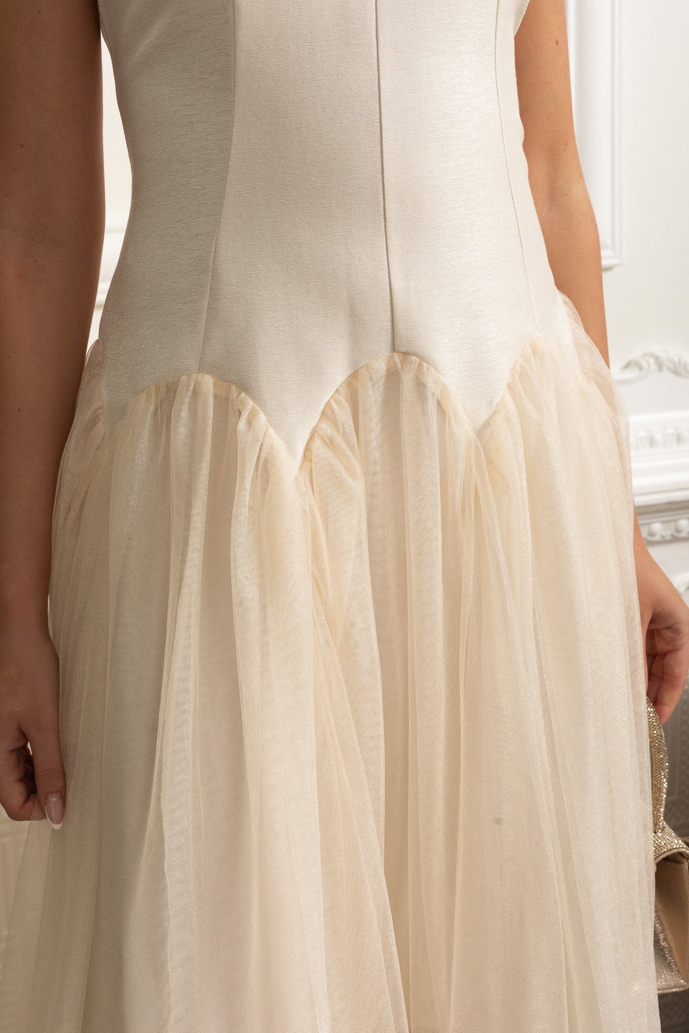 Dámské midi šaty s tylovou sukní