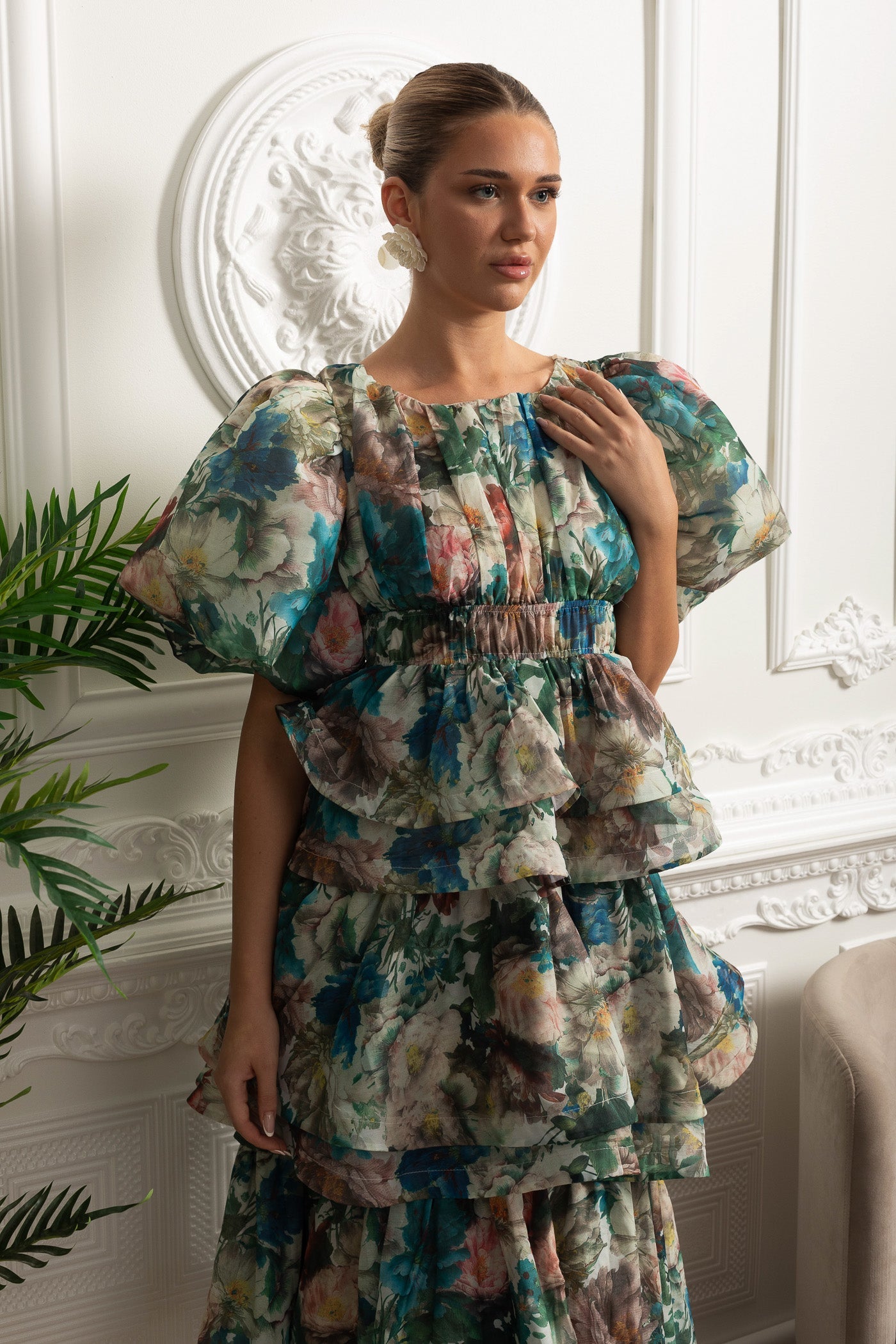 Dámské midi šaty s volánky