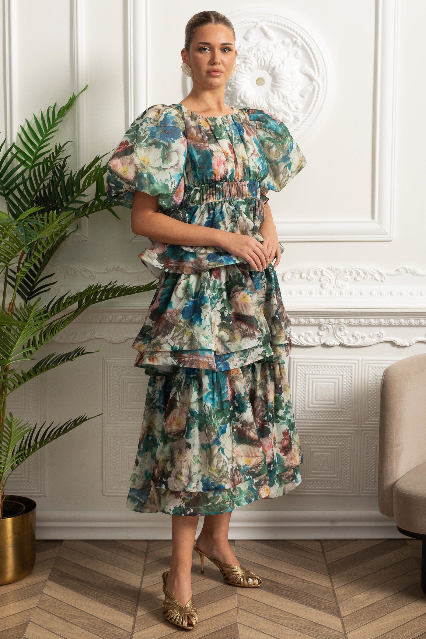 Dámské midi šaty s volánky