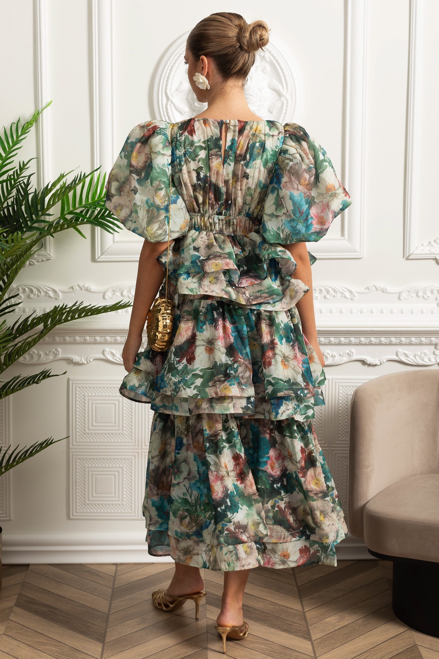 Dámské midi šaty s volánky