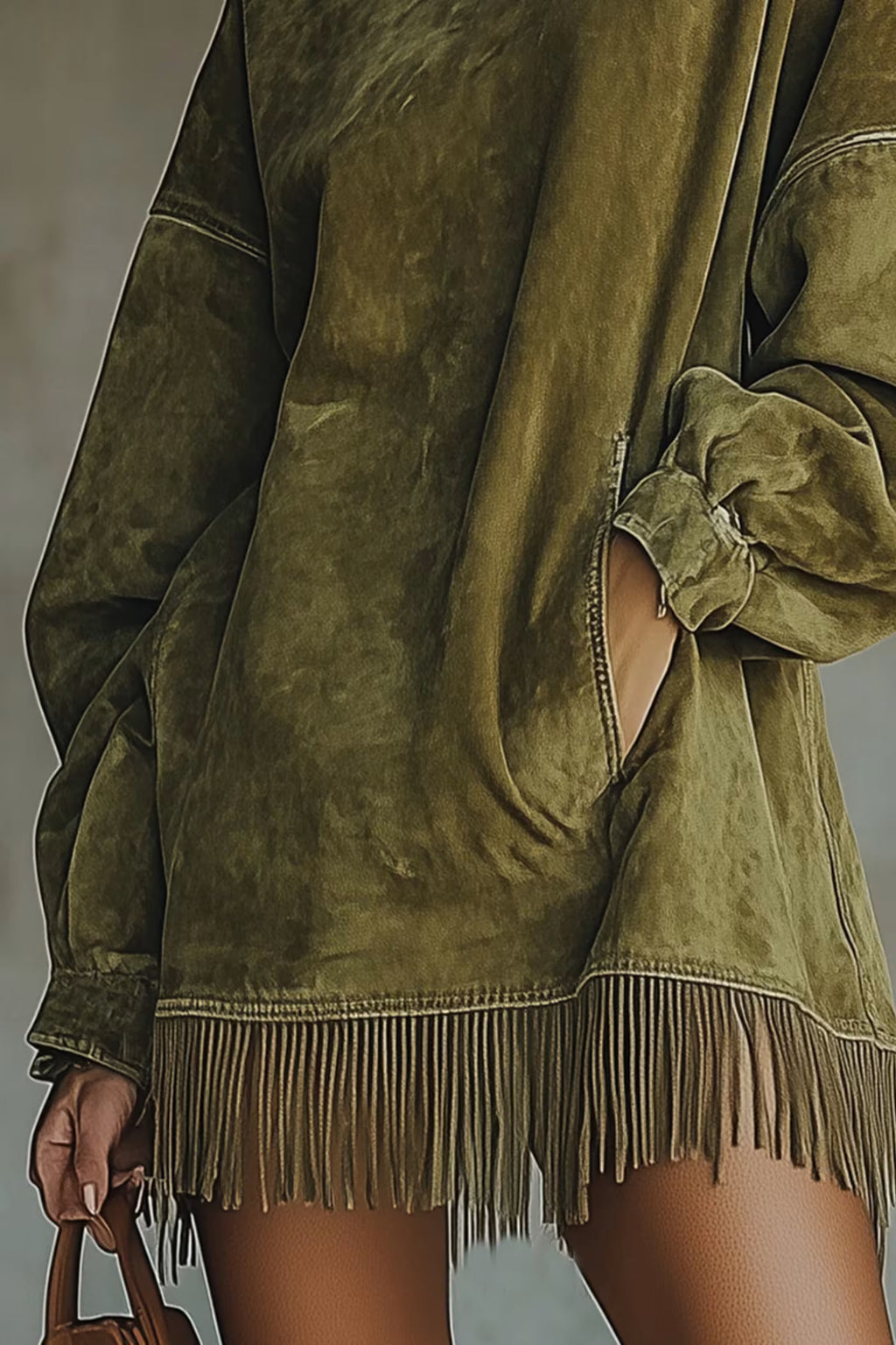 Dámské šaty s turtleneckem a třásněmi