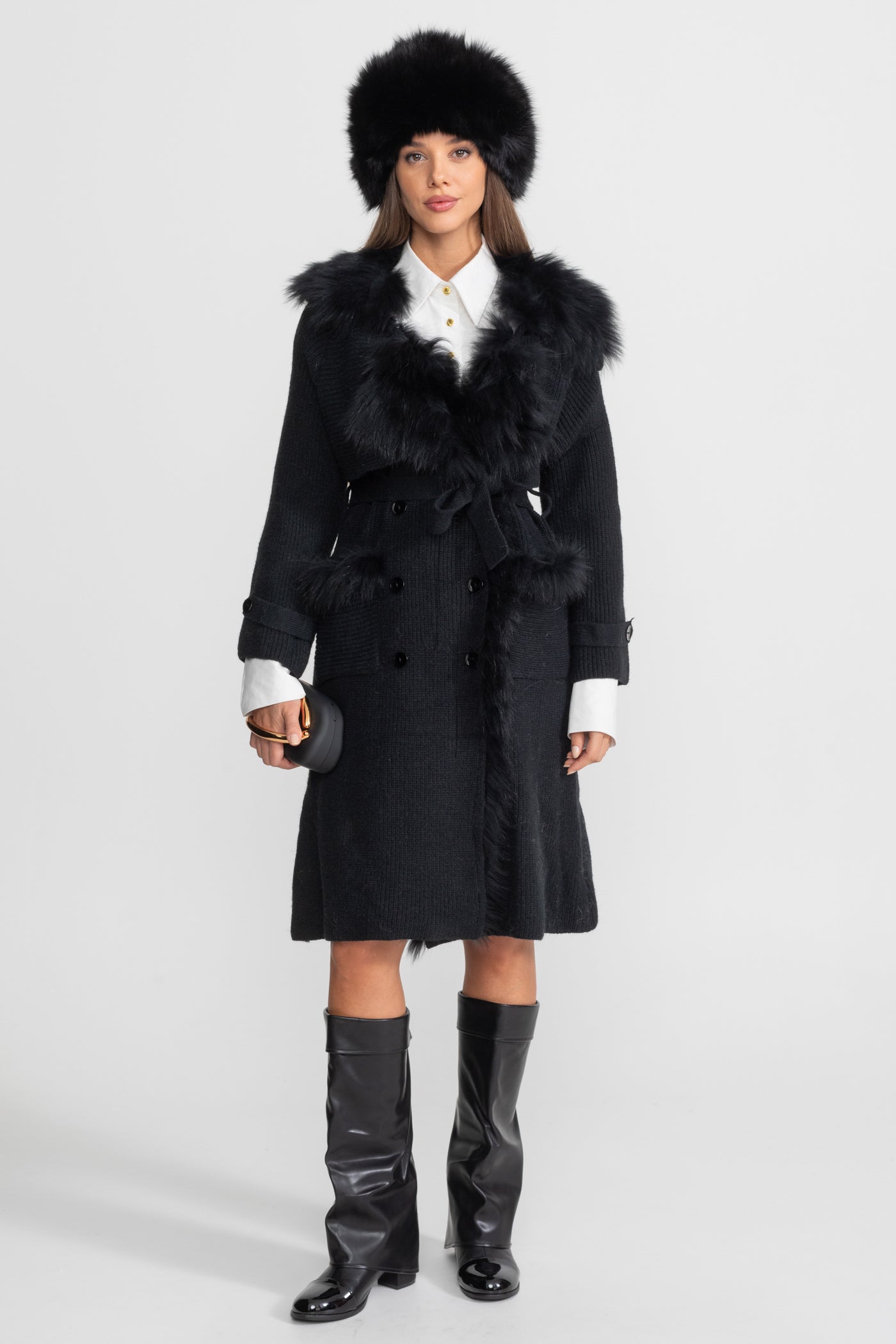 Dámský černý kabát s kožešinou