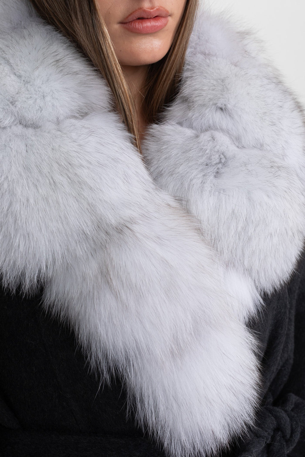 Dámský kabát s límcem